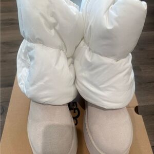 UGG White and Cream Men's Footwear